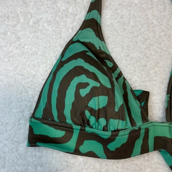 Victoria’s Secret Women Green Zebra Halter Padded Bikini Top - Picture 2 of 6